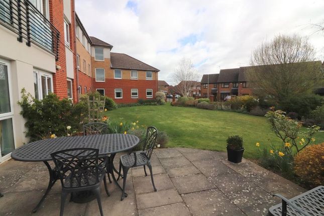 Flat for sale in Lucas Gardens, Luton, Bedfordshire