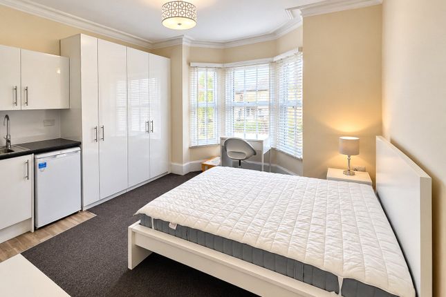 Room 5, 15, Warren Road, Kent photo 2