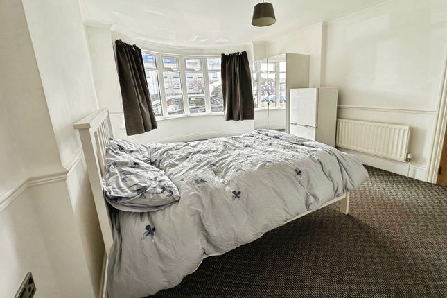 Room 4, 564, Ringwood Road, Poole photo 3