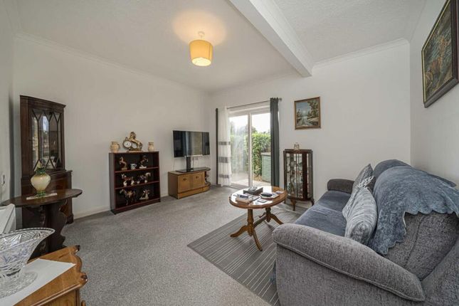 1, Staines Road East, Sunbury-on-Thames photo 2
