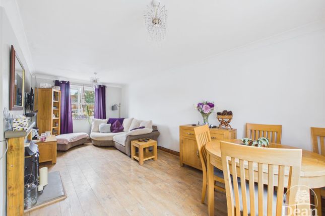8, Woodland Rise, Lydney photo 2