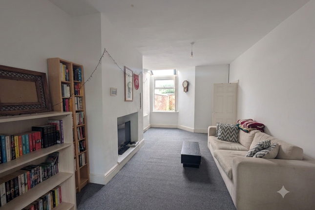 39, Salford photo 3