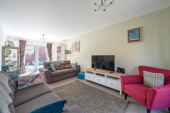 16, Feltham Way, Gloucestershire photo 2