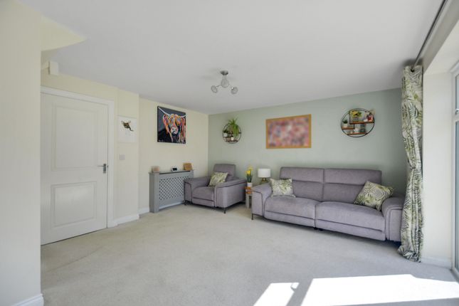 Hilton Close - 3 Bedroom, Kempston, Bedfordshire photo 3
