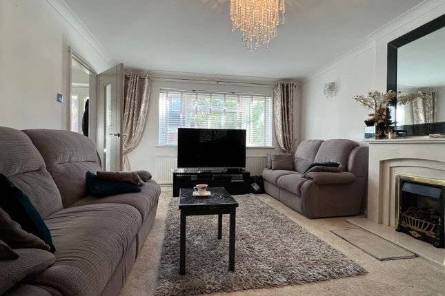 12 Sheringham Close, Luton photo 3
