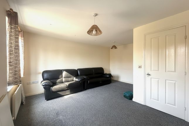 11, Williams Drive, Hounslow photo 2