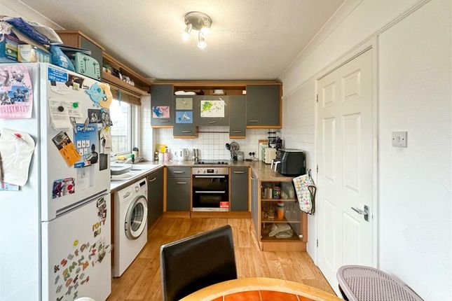 80, Manor Way, Helston photo 3