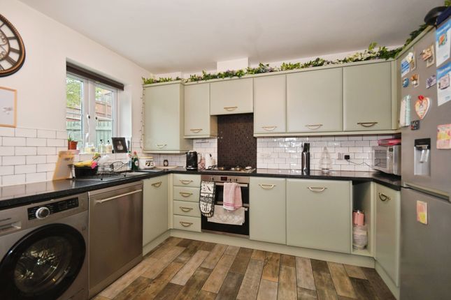 5, Southdown Close, Chesterfield photo 2
