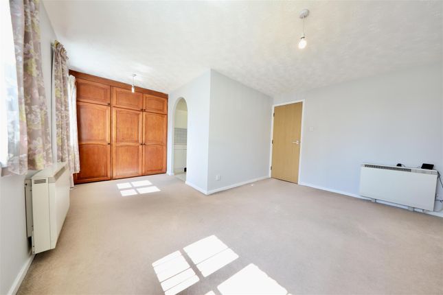 Flat for sale in Flaxdale Court, Lowdale Close, Hull
