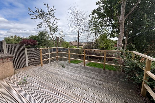 4, Staynton Crescent, HUDDERSFIELD photo 3
