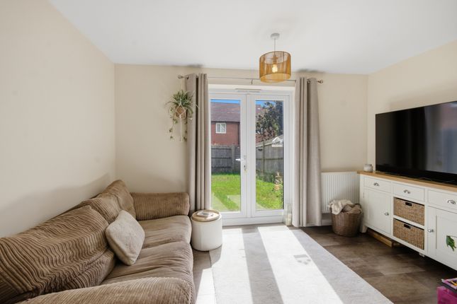 42, Colling Lane, Tidworth photo 5