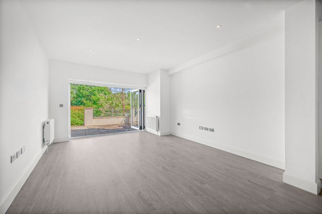 Flat 1, 176, Holders Hill Road, London photo 4