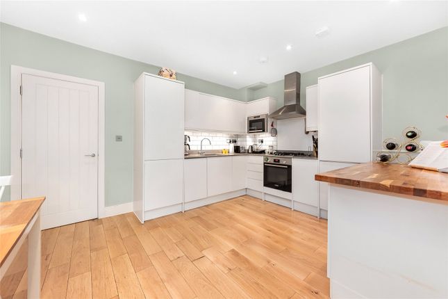 Flat for sale in Dagnall Park, London