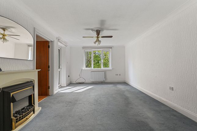 Flat 11, Beech Spinney, Warley, Brentwood photo 2
