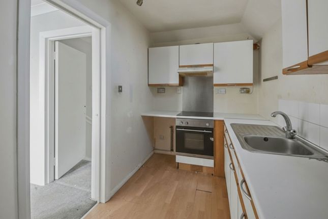 Flat 5, Bay View Court,, Stour Road, Essex photo 3