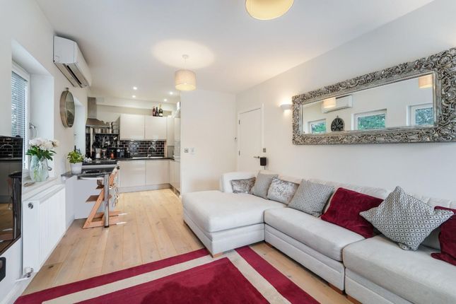 Flat 9, Harpers House Challenge Court, Leatherhead photo 4