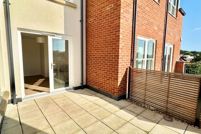 D6 - 2, Raleigh House, 17, East Street, Farnham photo 5