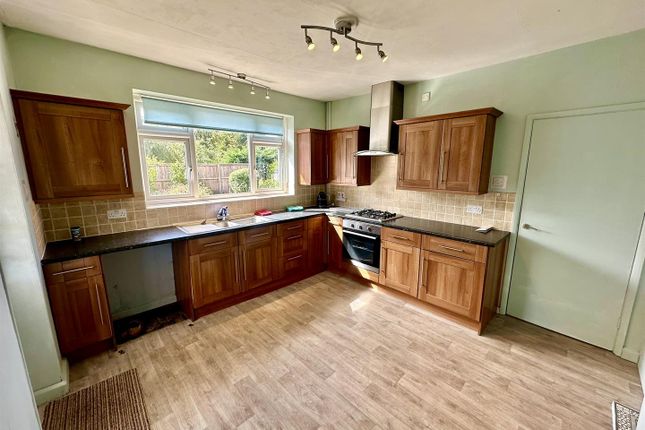 18, Rivermead Close, Gloucester photo 2