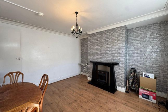 7, Ashton Avenue, Leeds photo 2