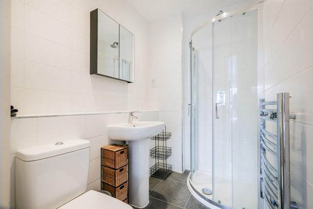 Flat for sale in Chingford Mount Road, London