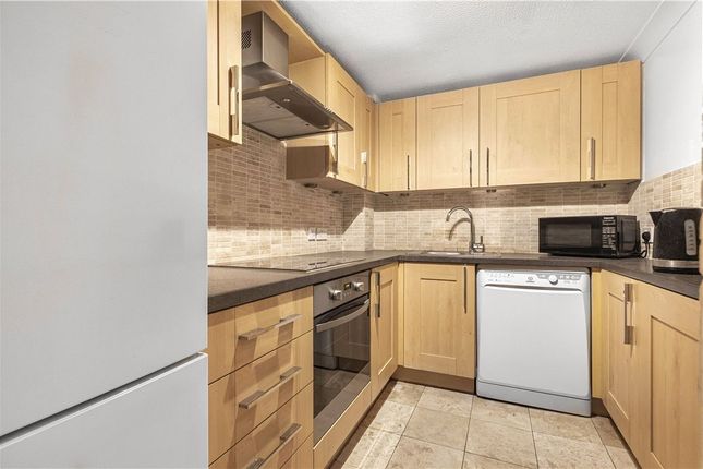 Flat to rent in Bethnal Green Road, Bethnal Green, London