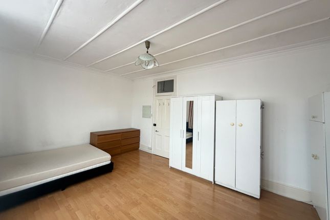 17B Green Lanes, London photo 3