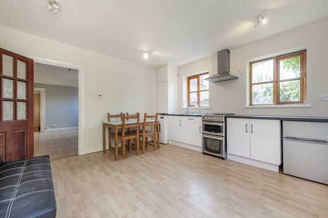 Flat 2, 94, Gleneagle Road, London photo 4