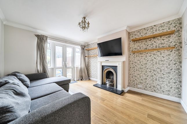 48 Saxon Crescent, Horsham photo 2