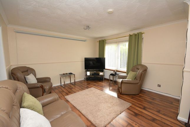 18 Kildrummy Avenue, Larbert photo 2
