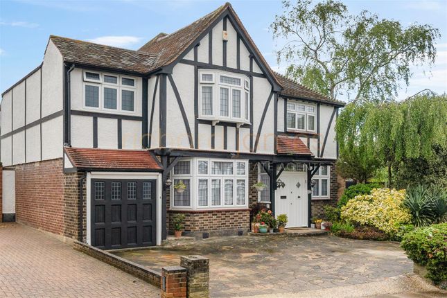 Thumbnail Detached house for sale in Oakleigh Gardens, Edgware