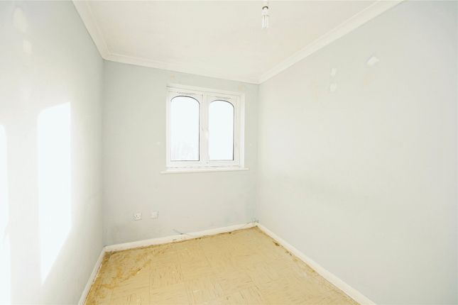 Flat for sale in Frazer Close, Romford