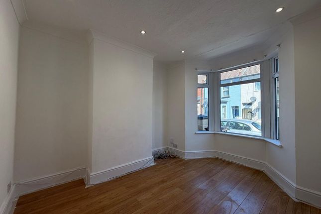 43 Livingstone Road, Gillingham photo 2