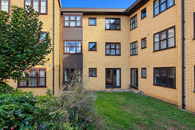 1-bed flat on Flat 10, Millfield Court Brampton Road, Huntingdon, £95,000