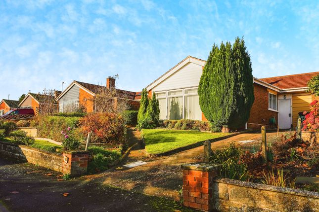 Thumbnail Bungalow for sale in Highfield Road, Evesham, Worcestershire