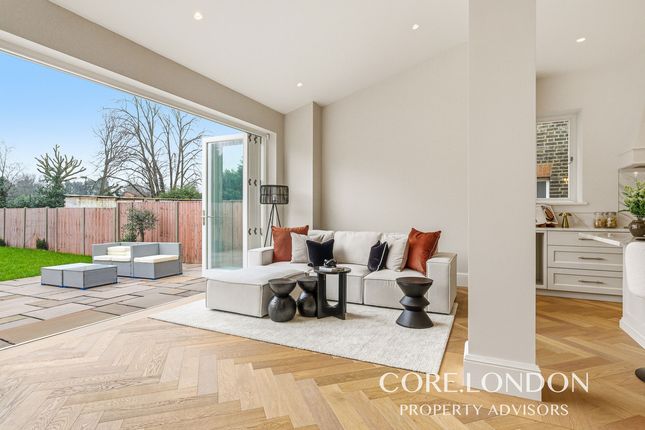 35, Inglis Road, London photo 2