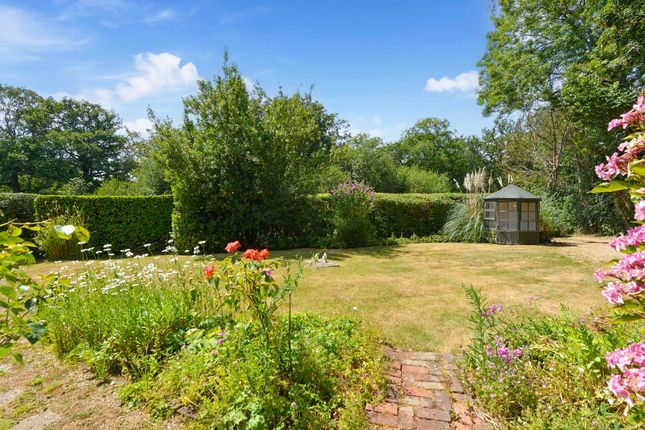 2 Rose Cottages Guildford Road, Cranleigh photo 4