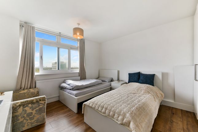 Flat to rent in Notting Hill Gate, London