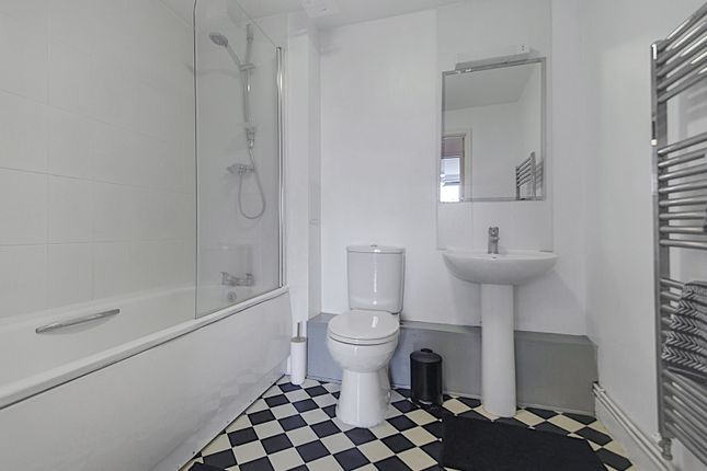Bathroom_Pic_2.Jpg