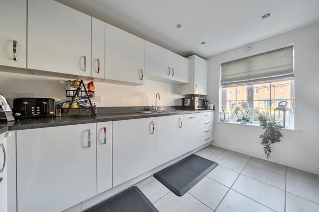 26, Miles East, Didcot photo 2
