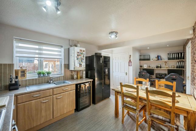 20, Annie Senior Gardens, Rotherham photo 3