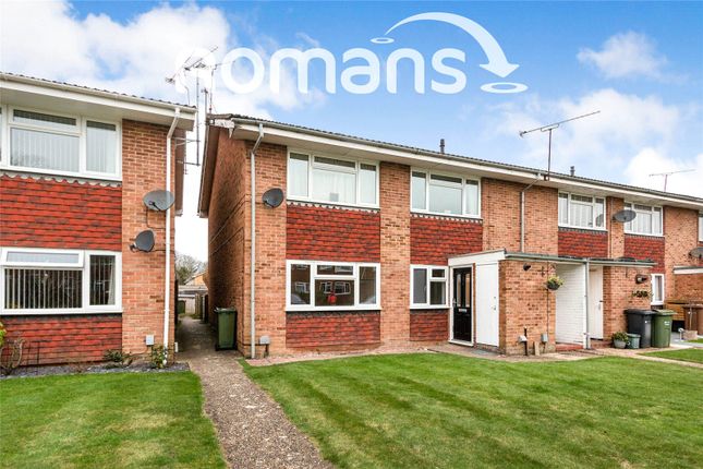 2-bed flat on Ellison Way, Farnham, £265,000