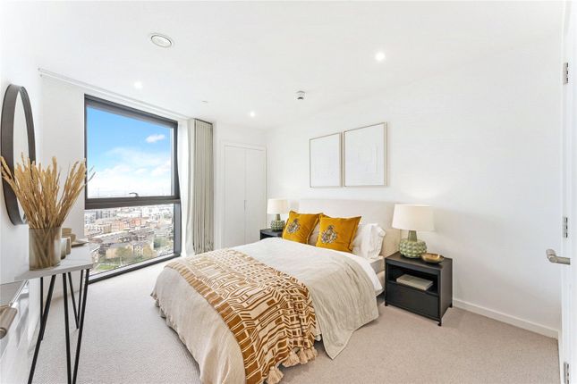 Flat for sale in Vetro, West India Dock Road, London