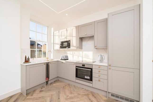 Flat 2  2a, Longfield Street, LONDON photo 2