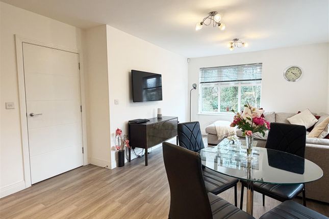 Flat 6, Dorney House, Queenswood Crescent, Egham photo 4