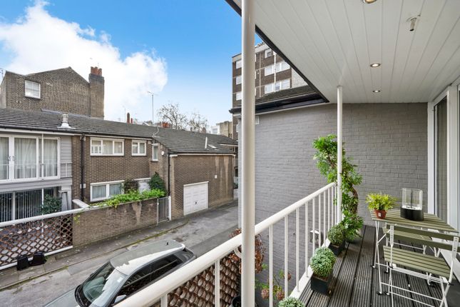 Town house to rent in William Mews, London