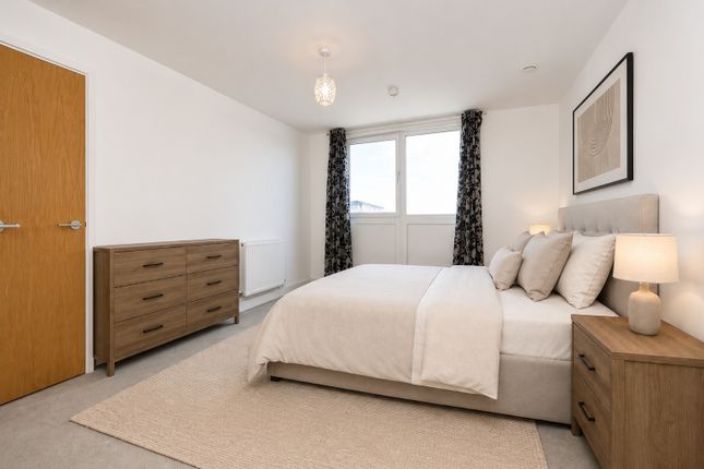Flat 37, Apollo Court, London photo 4
