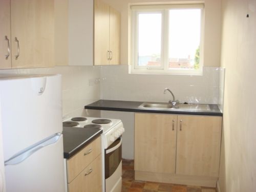 Flat to rent in West Avenue, Leicester