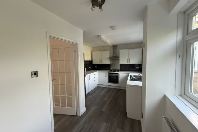 1, Hyrstdene, South Croydon photo 2