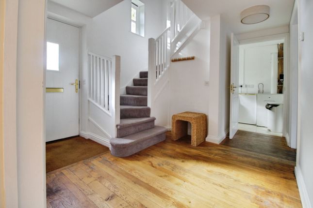 3 Barnes Close, Malmesbury photo 2