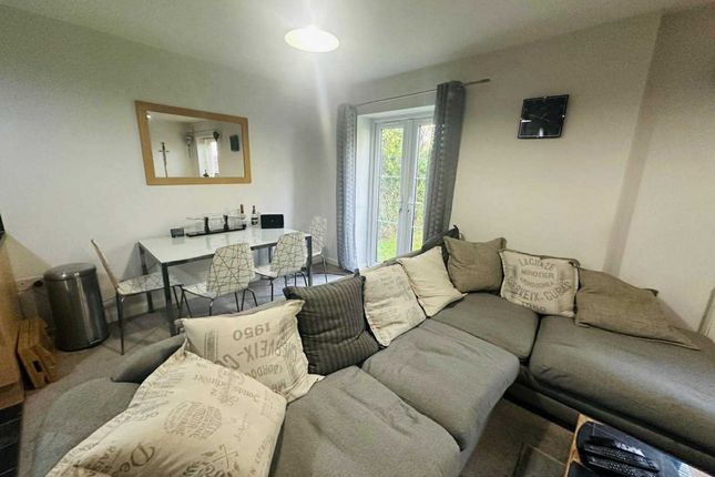 FLAT 7, 18 LONDON ROAD, THATCHAM photo 2